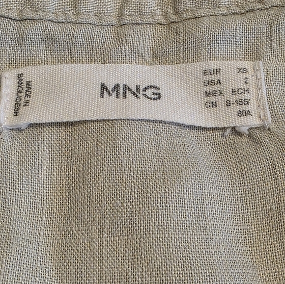 MNG Linen Hidden Button Up Blouse Cream Size 2 EUC Pleated Sleeves - Picture 4 of 7